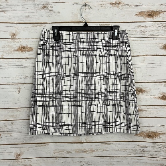 LOFT Dresses & Skirts - Loft Black White Patterned A-line Career Skirt